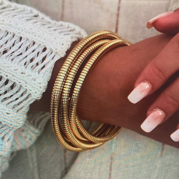 Jewelry - Elegant Gold Coil Stackable Bracelet Set - Women Jewelry